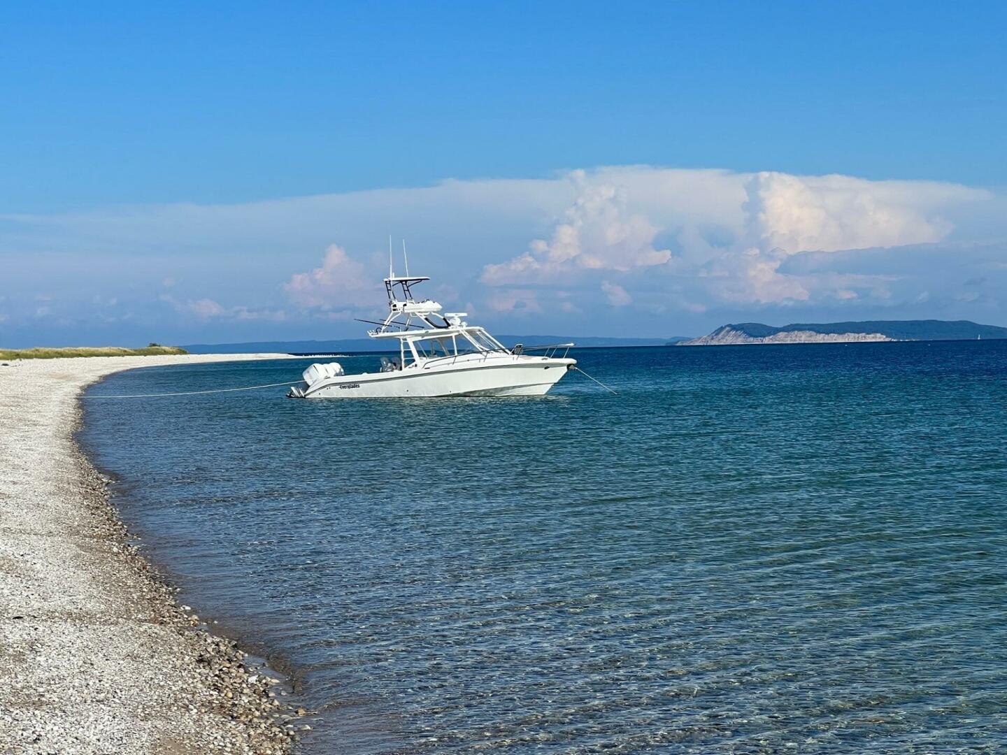 2012 Everglades 350 LX - Image 2