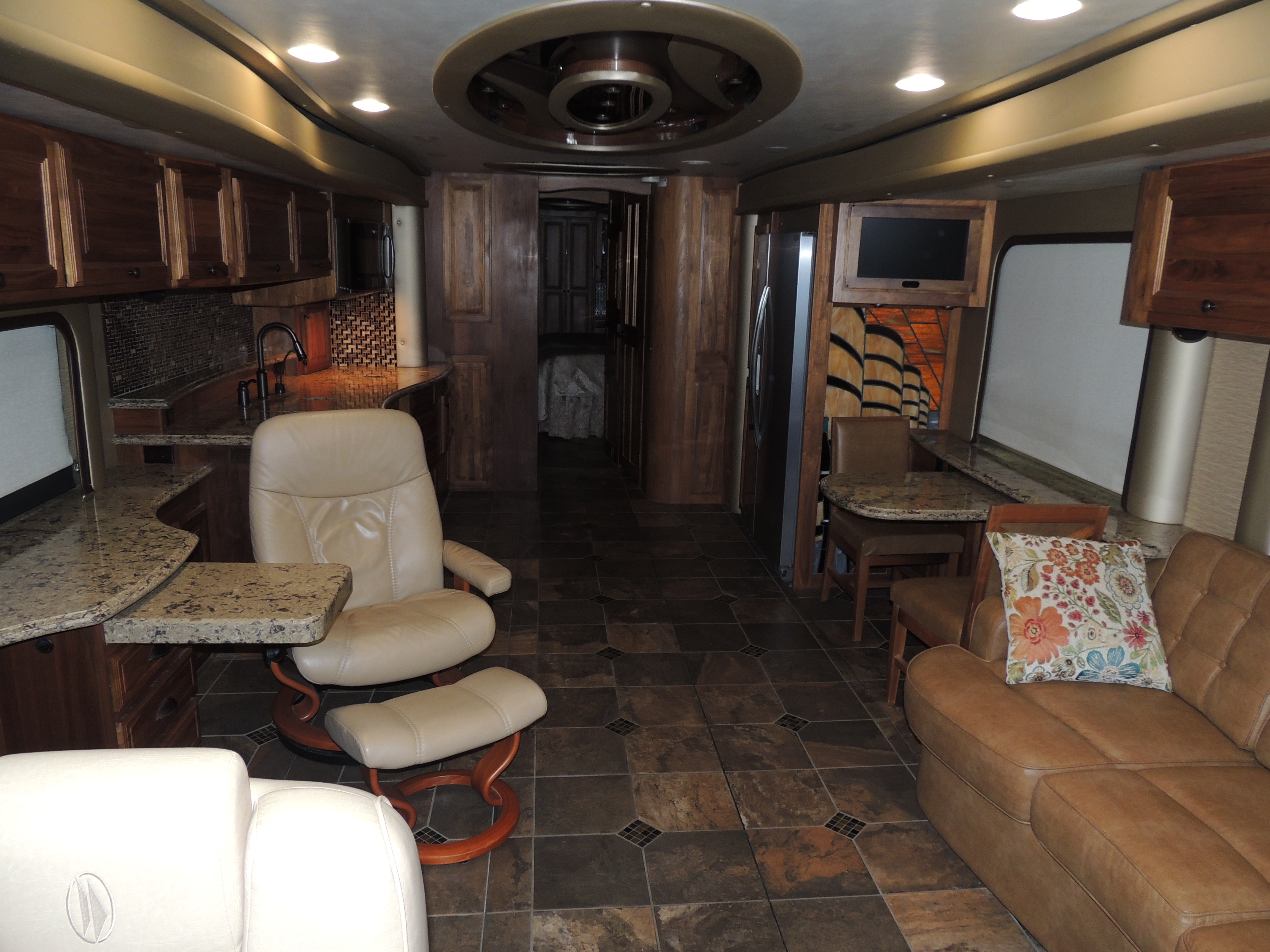 2012 Foretravel IH 45 - exterior 6