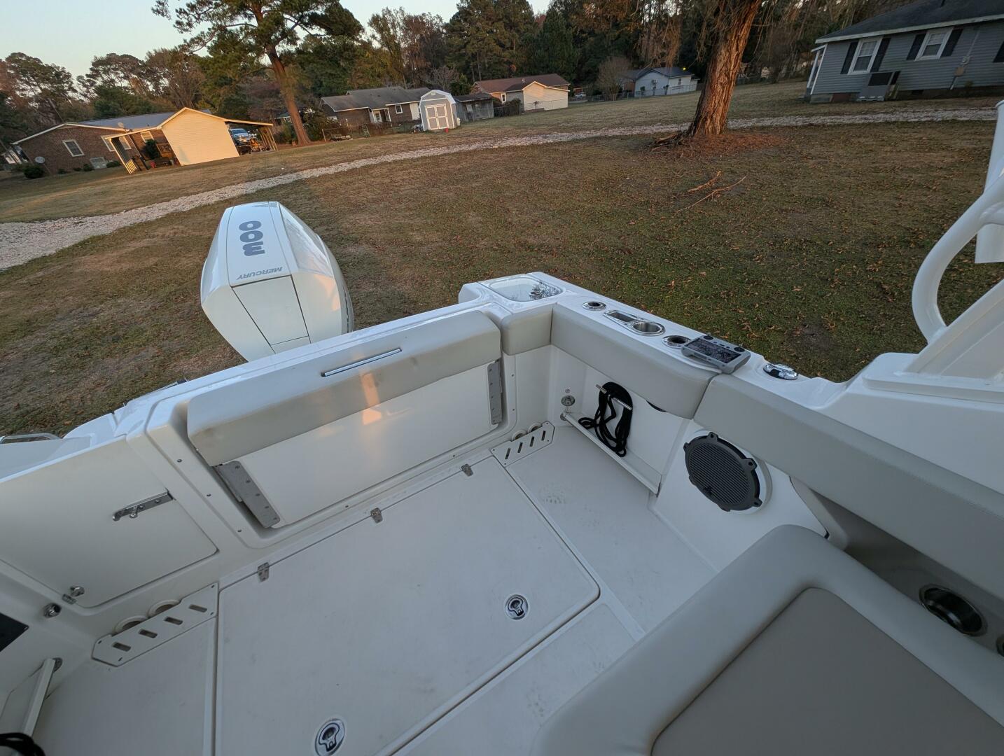 2023 Boston Whaler 240 Vantage - Image 40