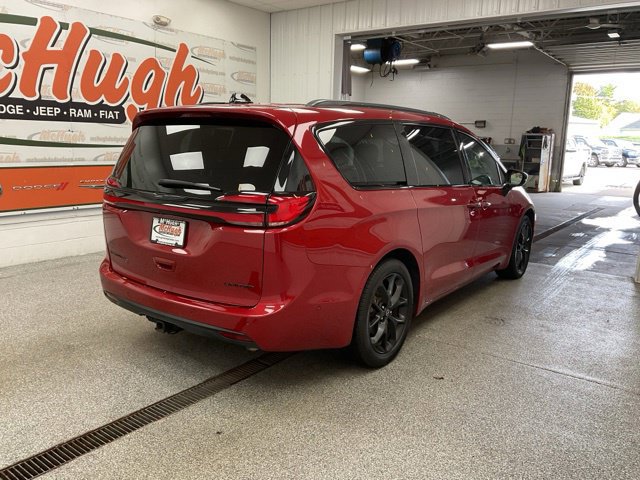 2025 Chrysler Pacifica Limited FWD - Image 5