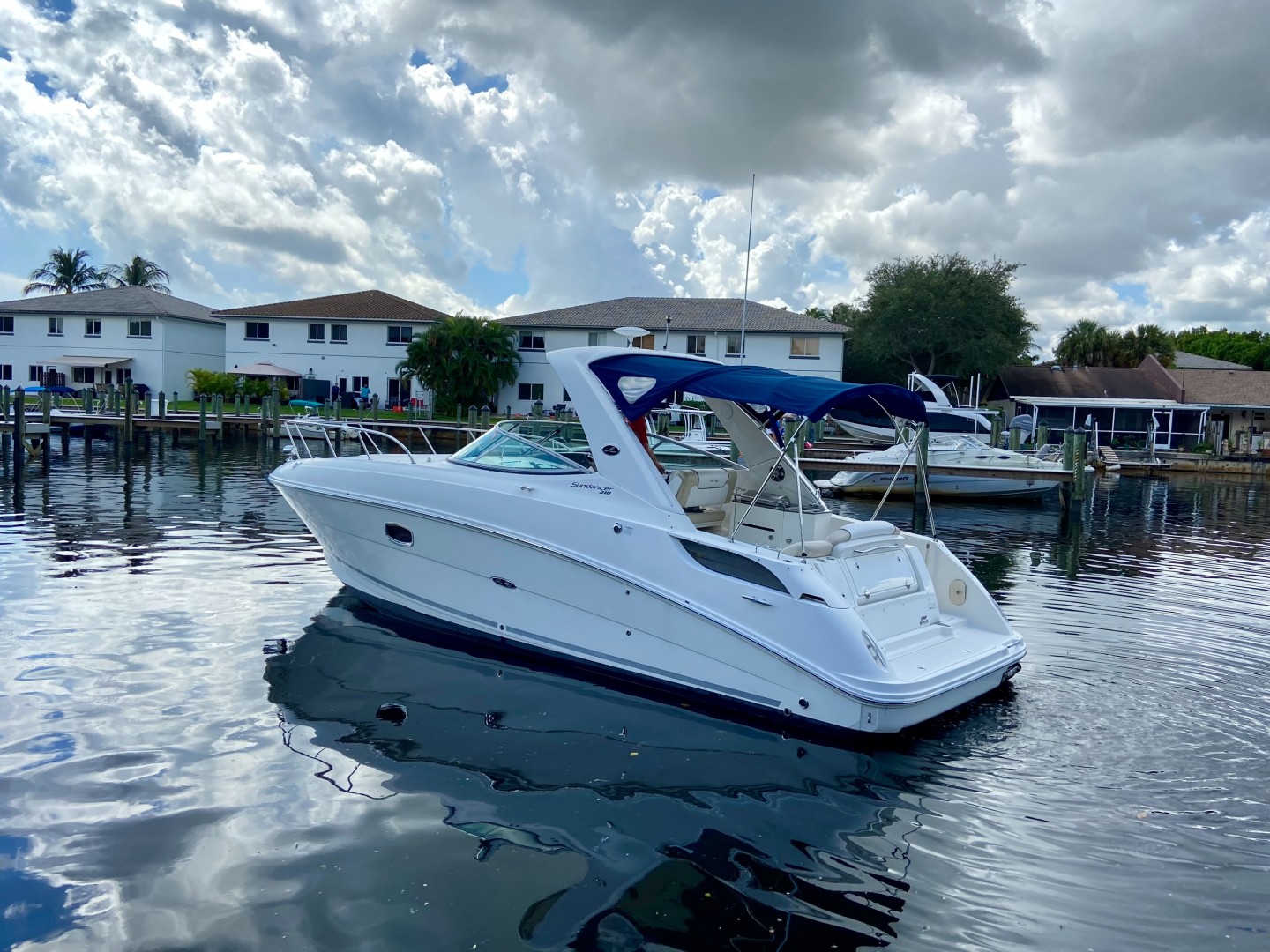 2013 Sea Ray 310 Sundancer - Image 3
