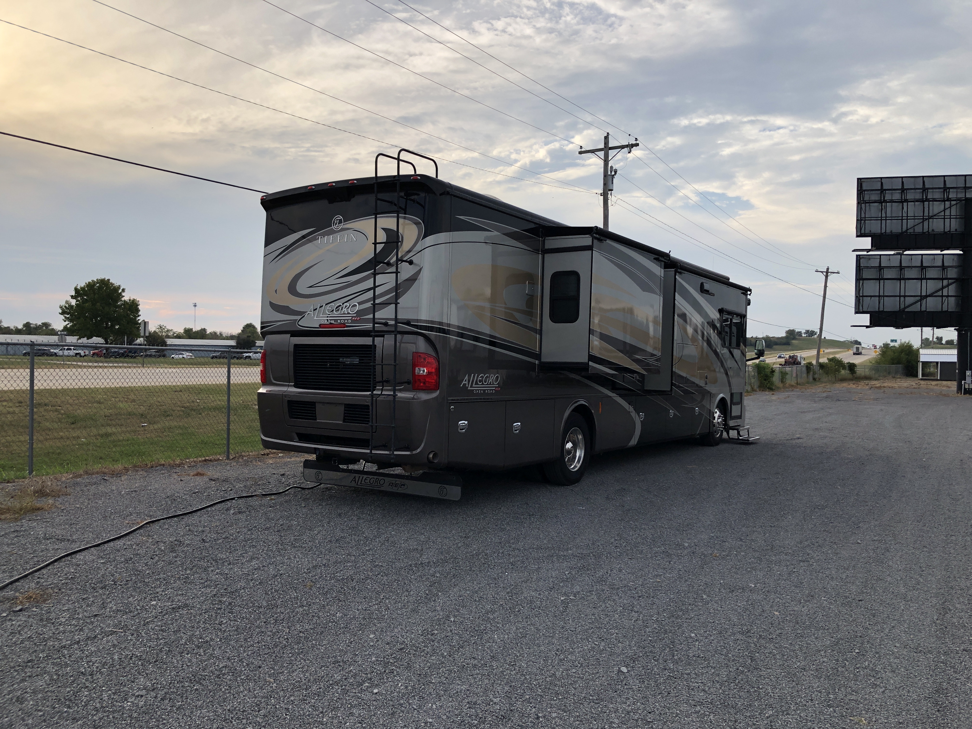2017 Tiffin Allegro Red 38 QRA - Image 6