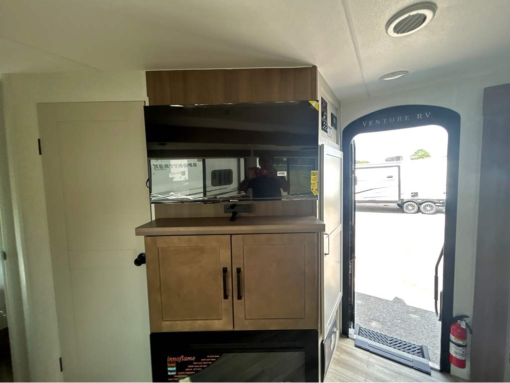 2027 VENTURE RV SPORTTREK 333VIK - Image 23