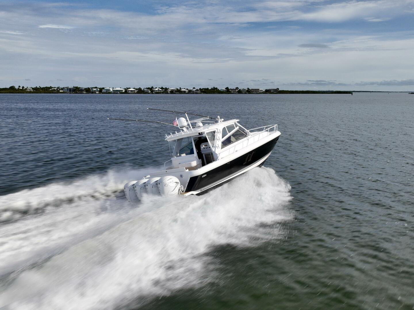 2019 Intrepid 475 Sport Yacht - Image 4