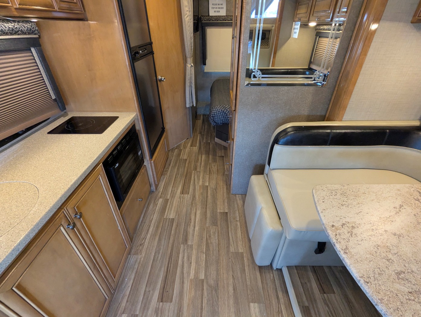 2018 Thor Motor Coach Synergy SD24 - Image 13