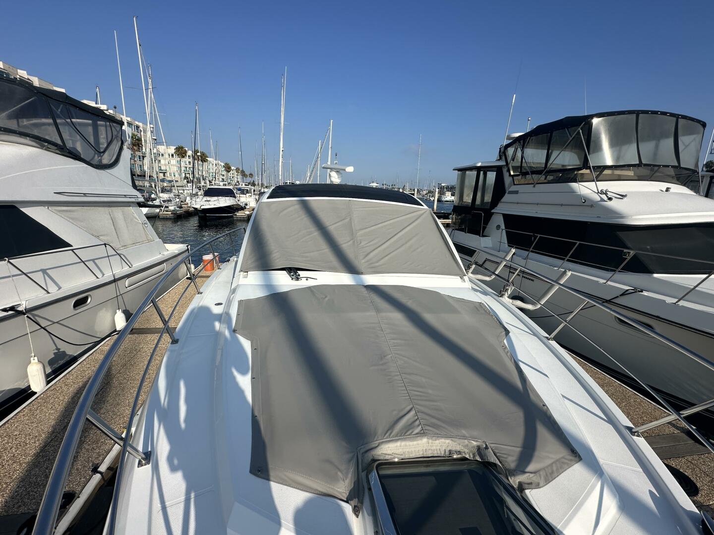 2017 Cruisers Yachts 390 Express Coupe - Image 6