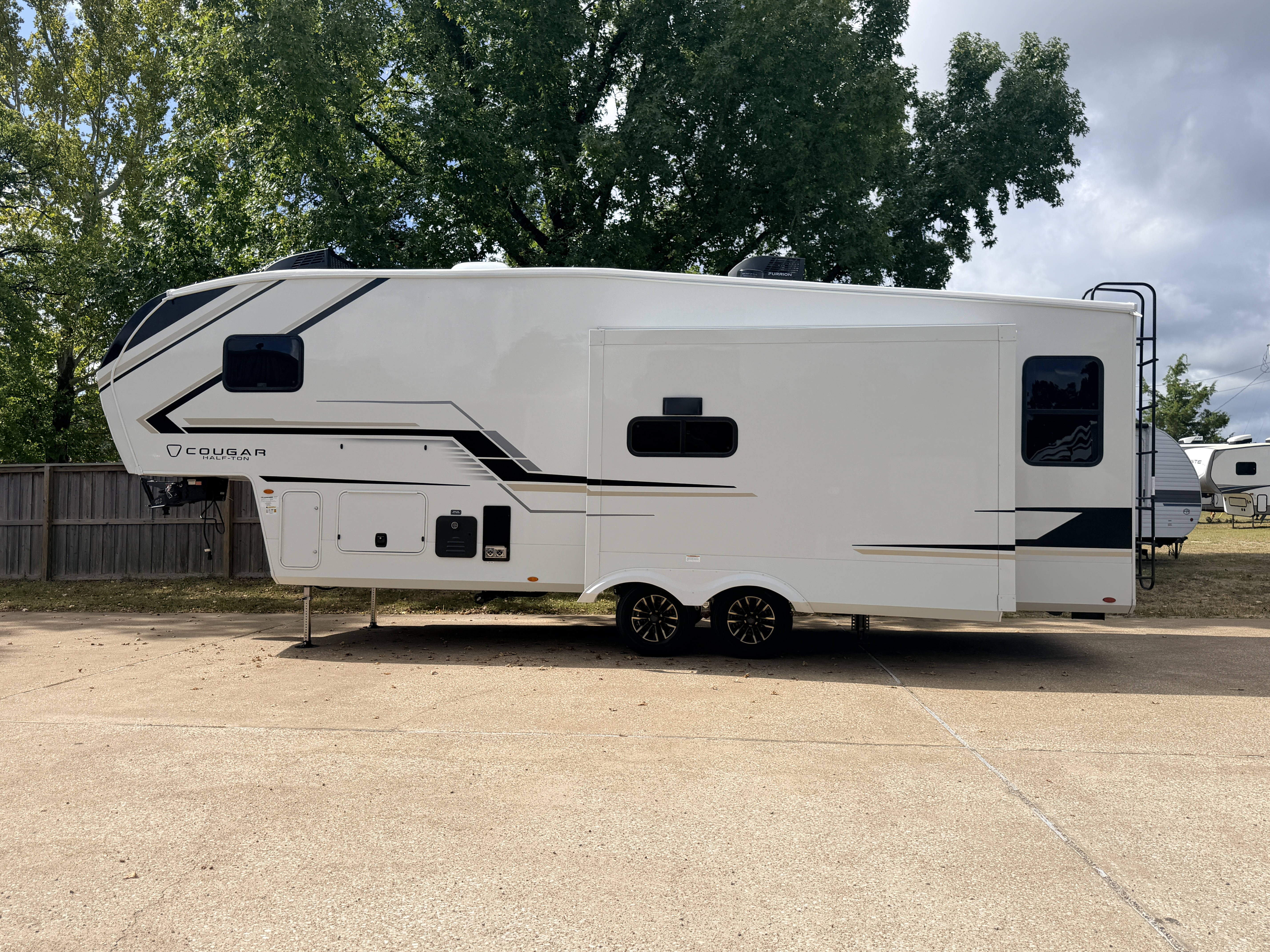 2027 Keystone Cougar Half-Ton 26RES - Image 4