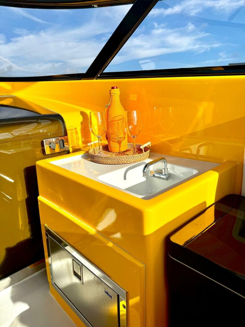 2023 VanDutch Sport 35 - Image 12