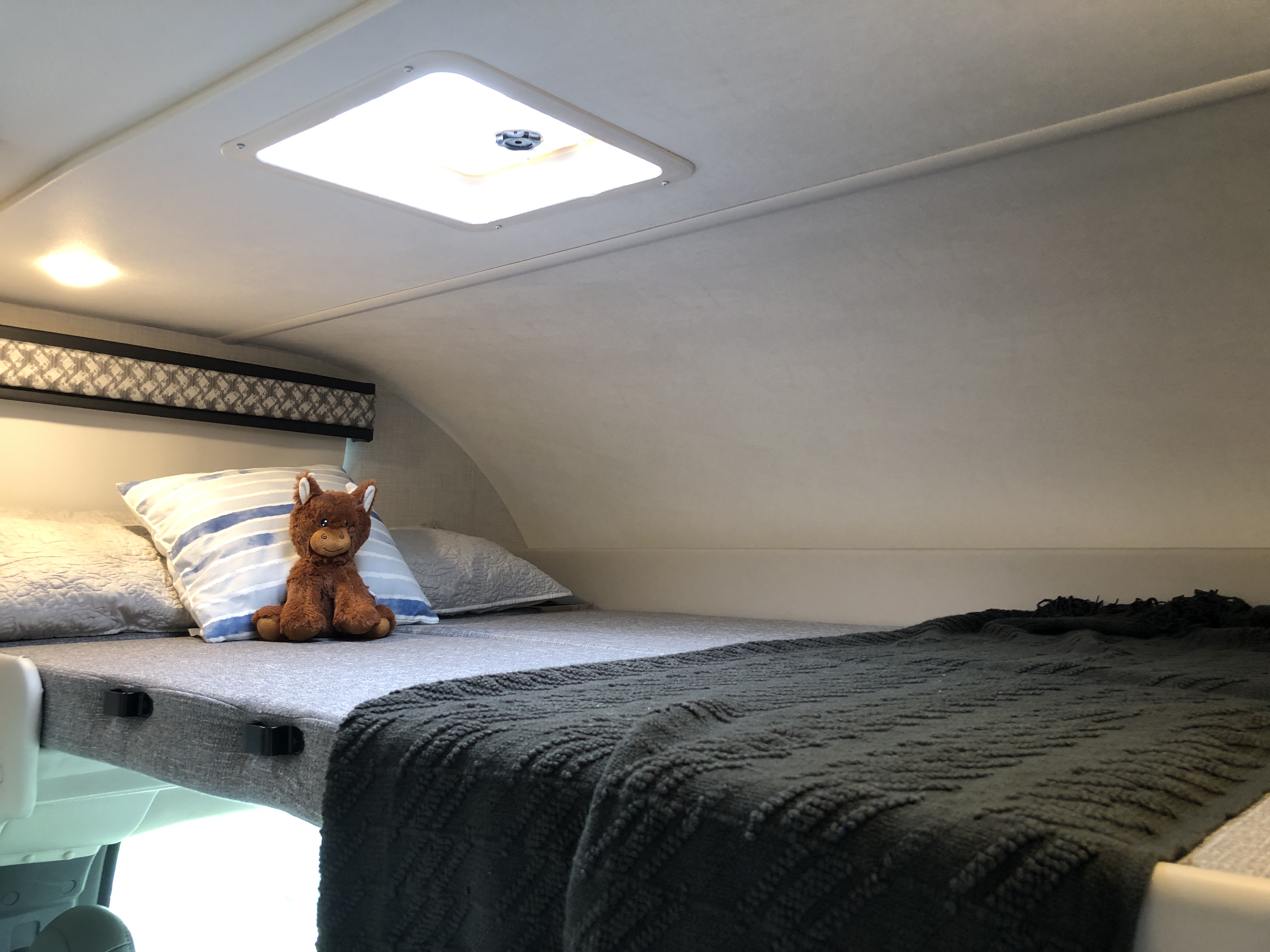 2026 Thor Motor Coach Quantum LC19 - Image 14