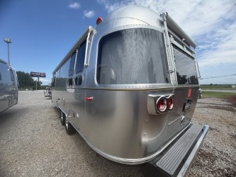 2027 AIRSTREAM FRANK LLOYD WRIGHT 28RBT - Image 7