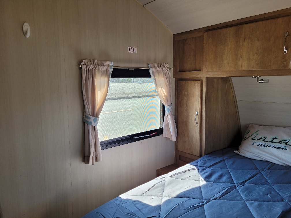 2017 Gulf Stream Vintage Cruiser 19ERD - Image 18