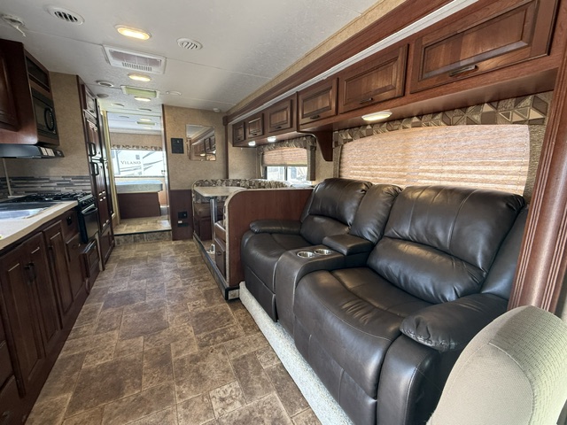 2015 Forest River Sunseeker 3010DS - Image 6