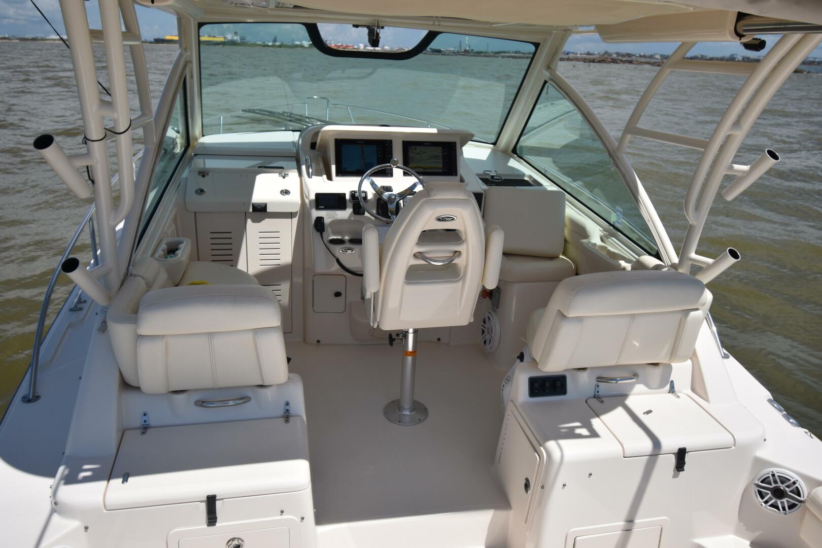 2016 Grady-White 330 Express - Image 7
