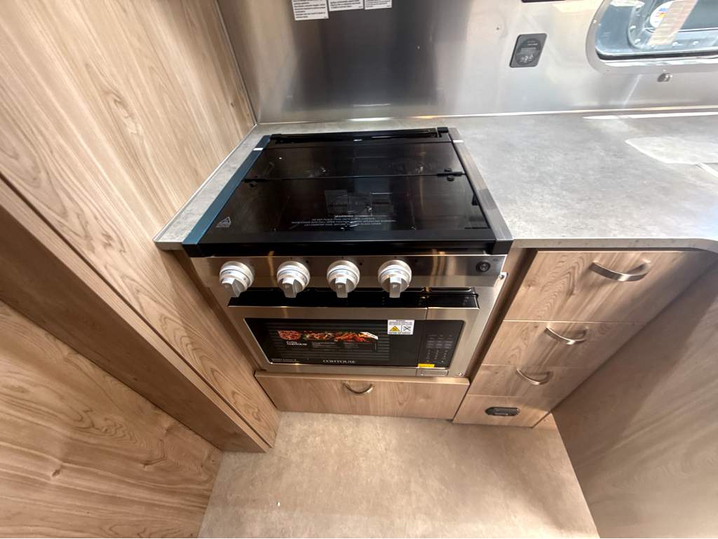 2027 AIRSTREAM FLYING CLOUD 25FBT - Image 20