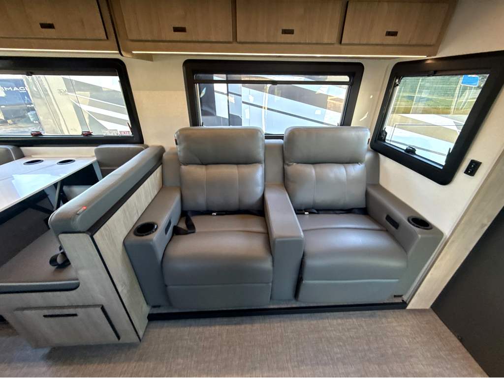 2027 GRAND DESIGN LINEAGE SERIESF 31ZW - Image 19