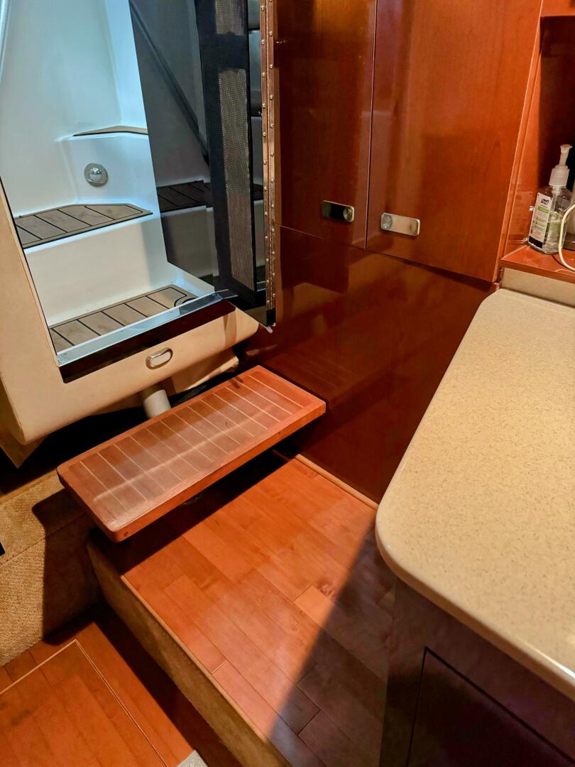 2010 Sea Ray 310 Sundancer - Image 17