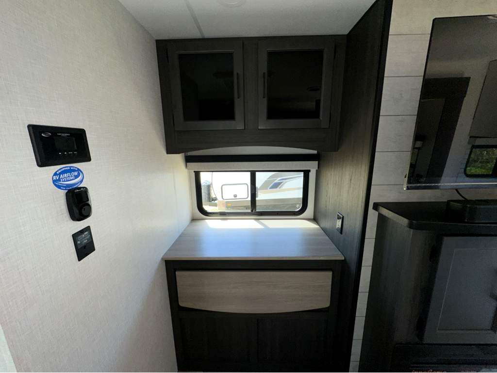 2026 VENTURE RV SPORTTREK 251VRK - Image 11