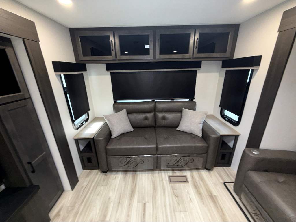 2026 VENTURE RV SPORTTREK 343VIK - Image 12