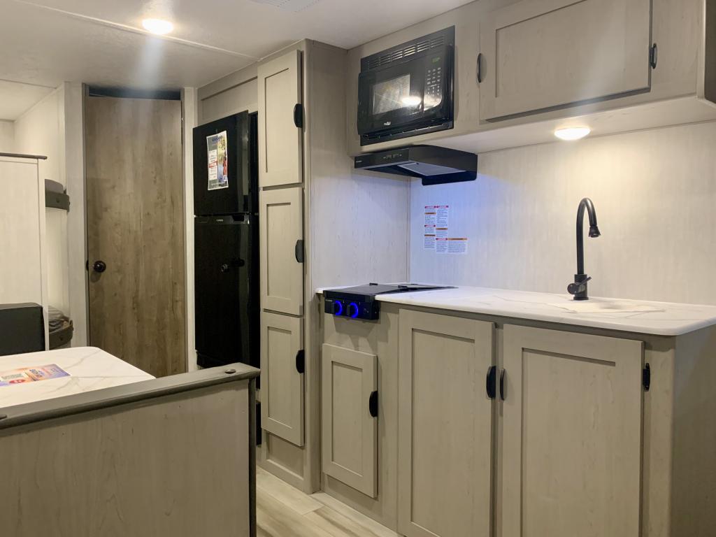 2025 COACHMEN 26BH - Image 5