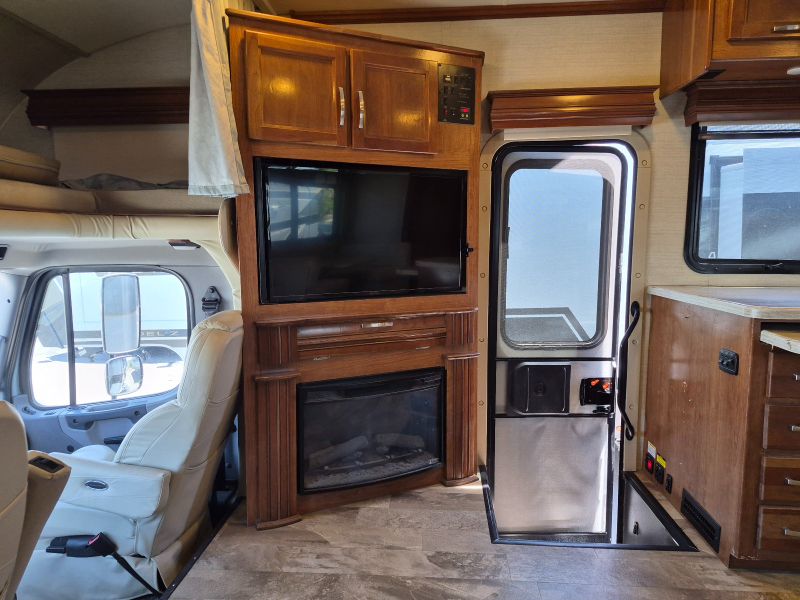 2018 Jayco Seneca 37HJ - Image 12
