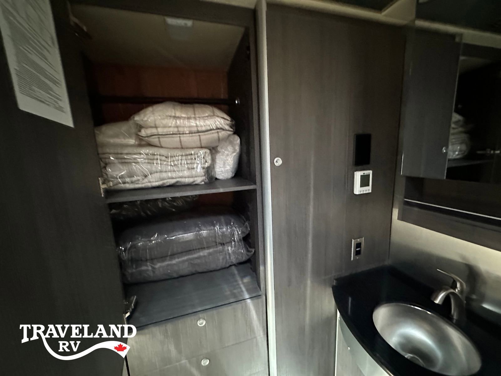 2025 Airstream Atlas Murphy Suite - Image 18