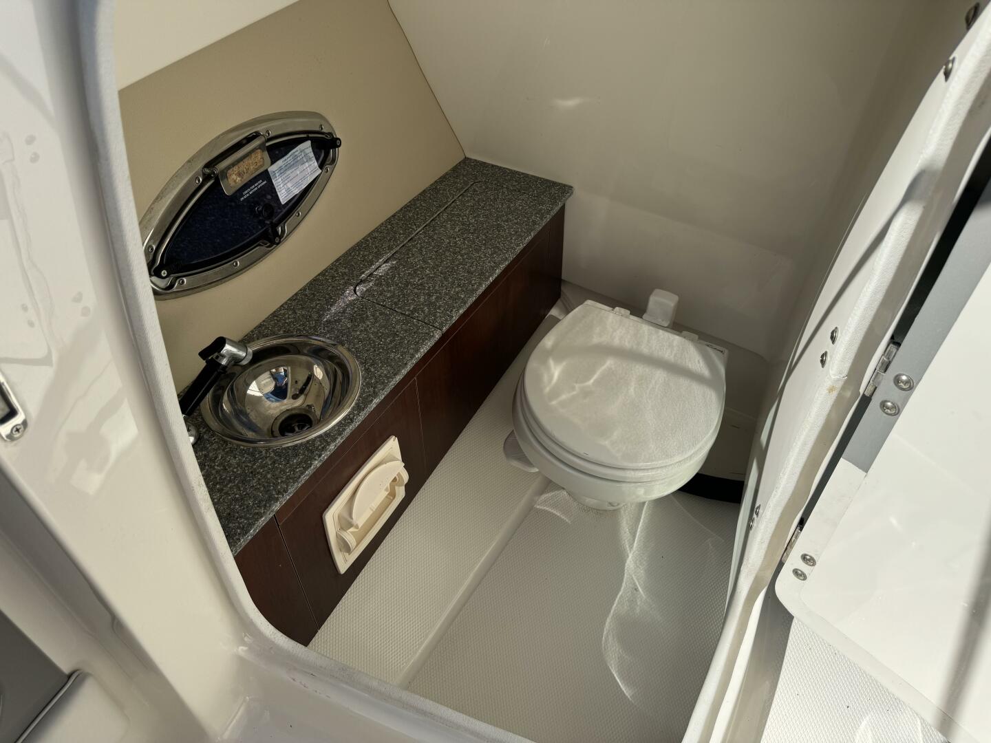 2014 Chaparral 246 SSI - Image 17