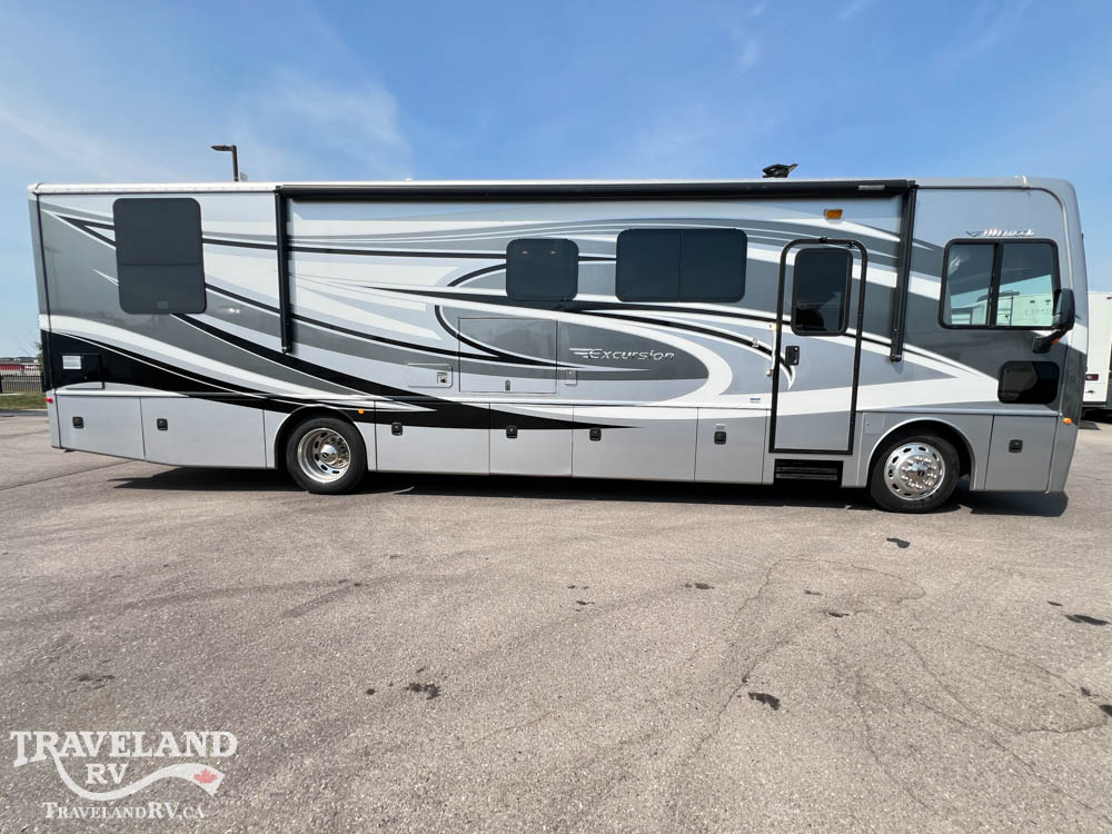 2015 Fleetwood Excursion 35B - Image 10
