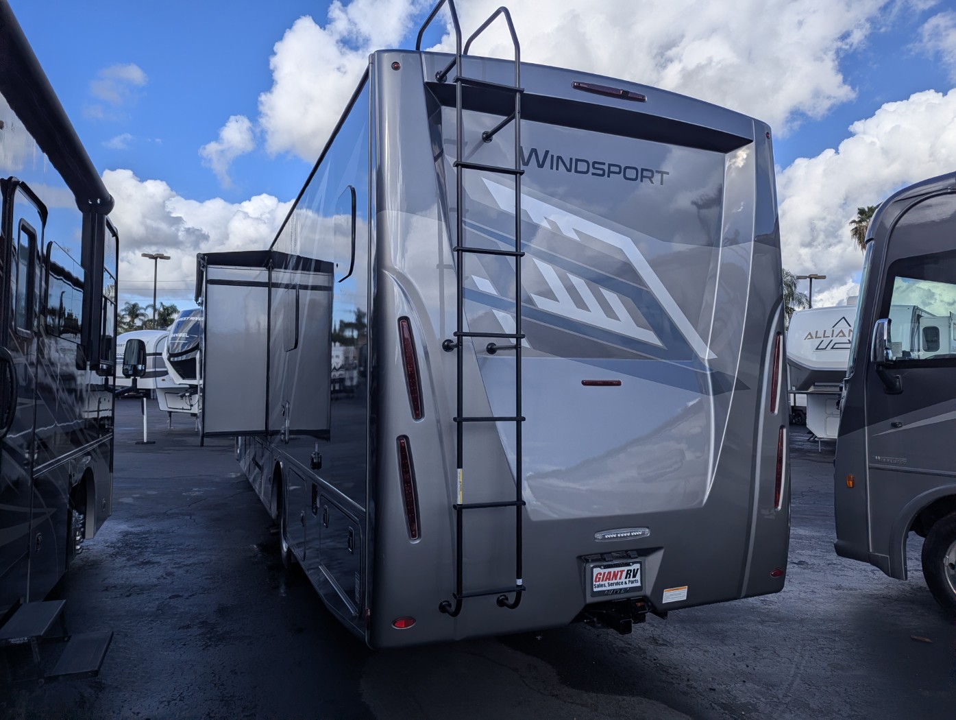 2026 Thor Motor Coach Windsport 35G - Image 4