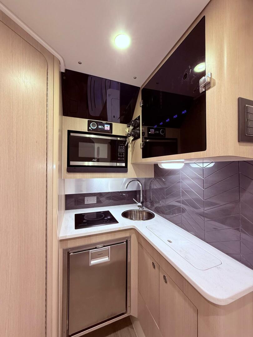 2006 Carver 43 Motor Yacht - Image 49