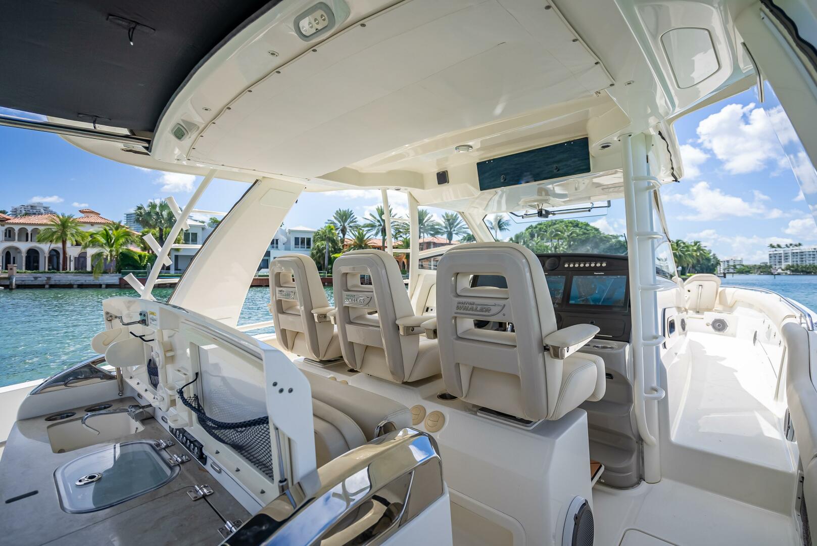 2016 Boston Whaler - Image 130