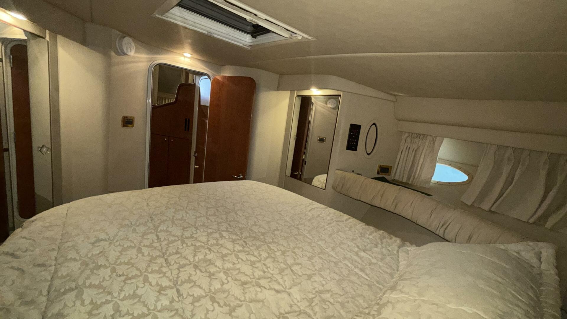2000 Sea Ray 380 Aft Cabin - Image 31