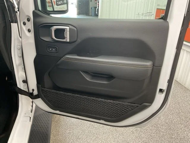 2022 Jeep Wrangler Util 4D Sahara High Altitude 4WD I4 - Image 26