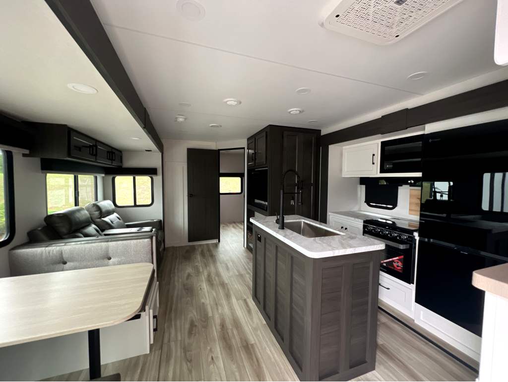 2026 VENTURE RV SPORTTREK 327VIK - Image 6