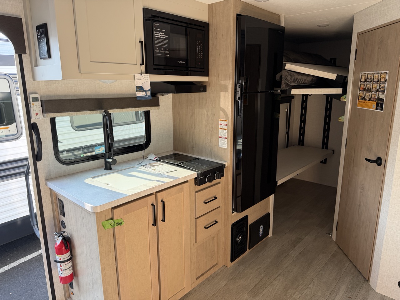 2026 Ember RV E-Series 19ETS - Image 6