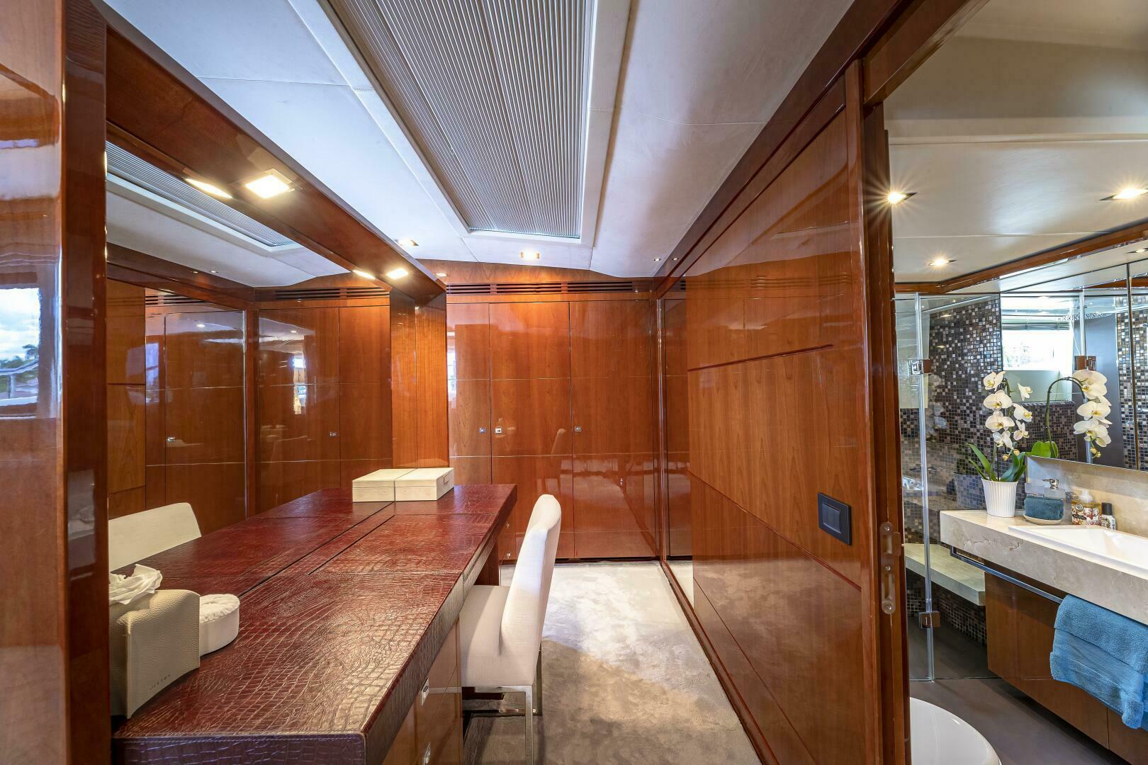 2012 Princess 32M - Image 22