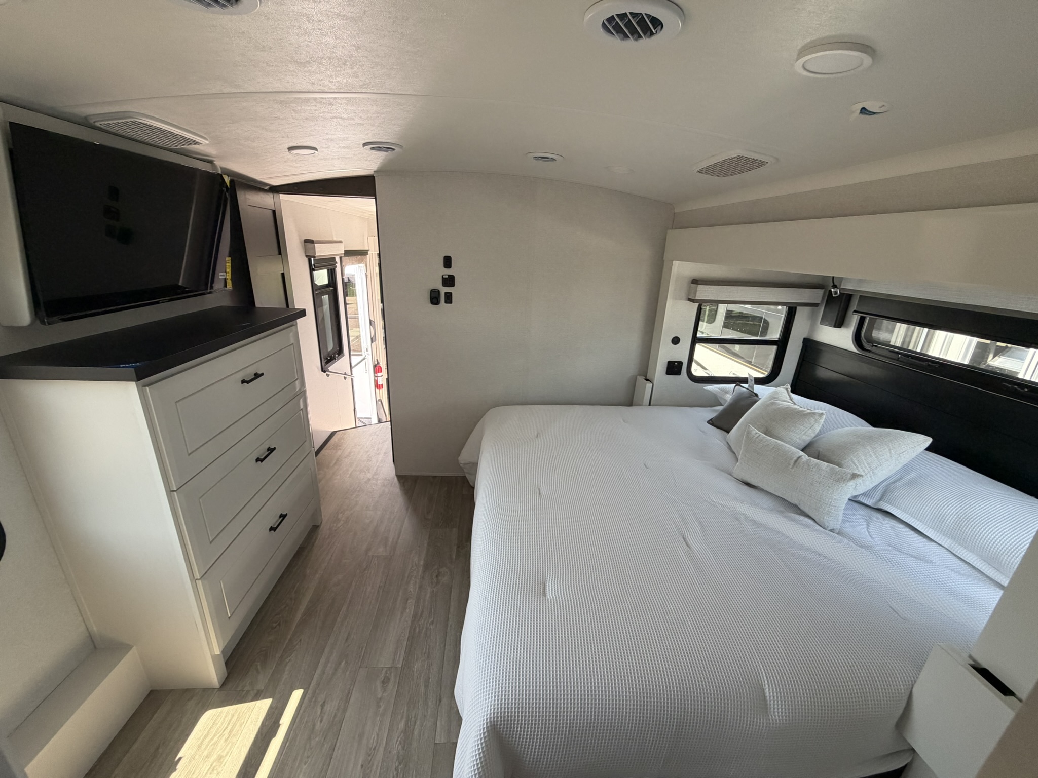 2027 JAYCO PINNACLE 32RLTS - Image 44