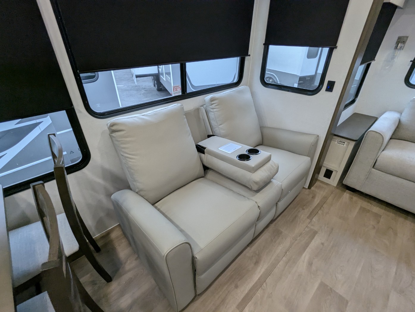 2027 Alliance RV Avenue 32RLS - Image 35