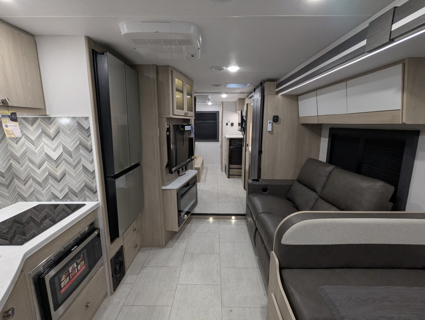 2026 Coachmen Entourage 340BH - Image 15