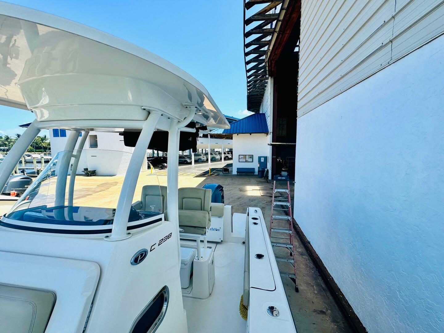 2016 PURSUIT C 238 Center Console Base - Image 31