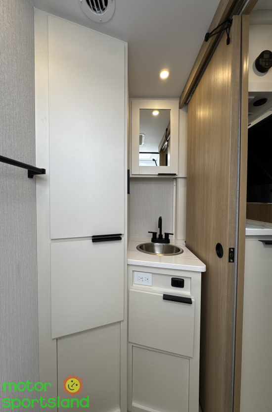 2026 Winnebago Micro Minnie 2108DS - Image 26