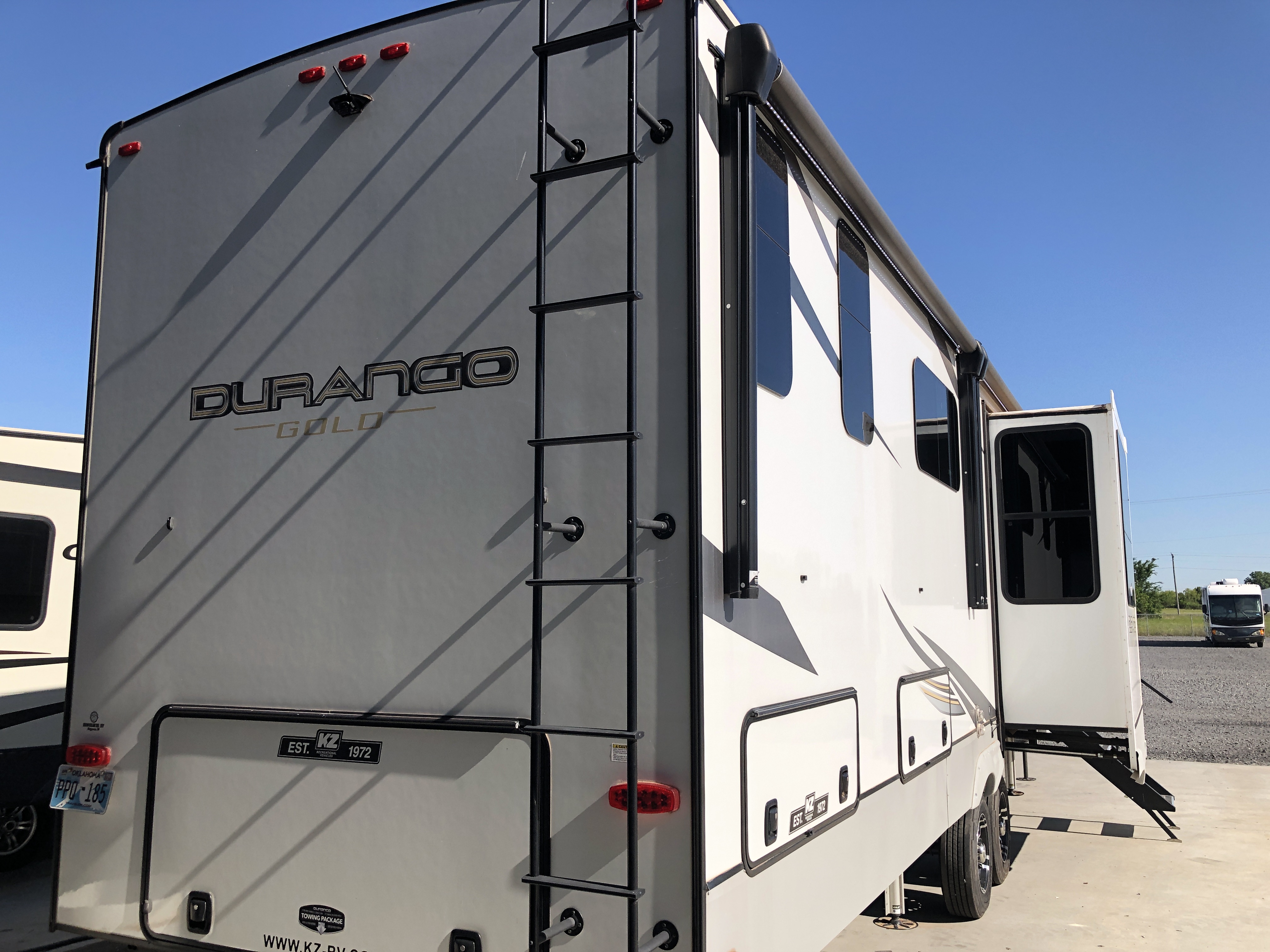 2024 KZ RV Durango Gold G386FLF - Image 7