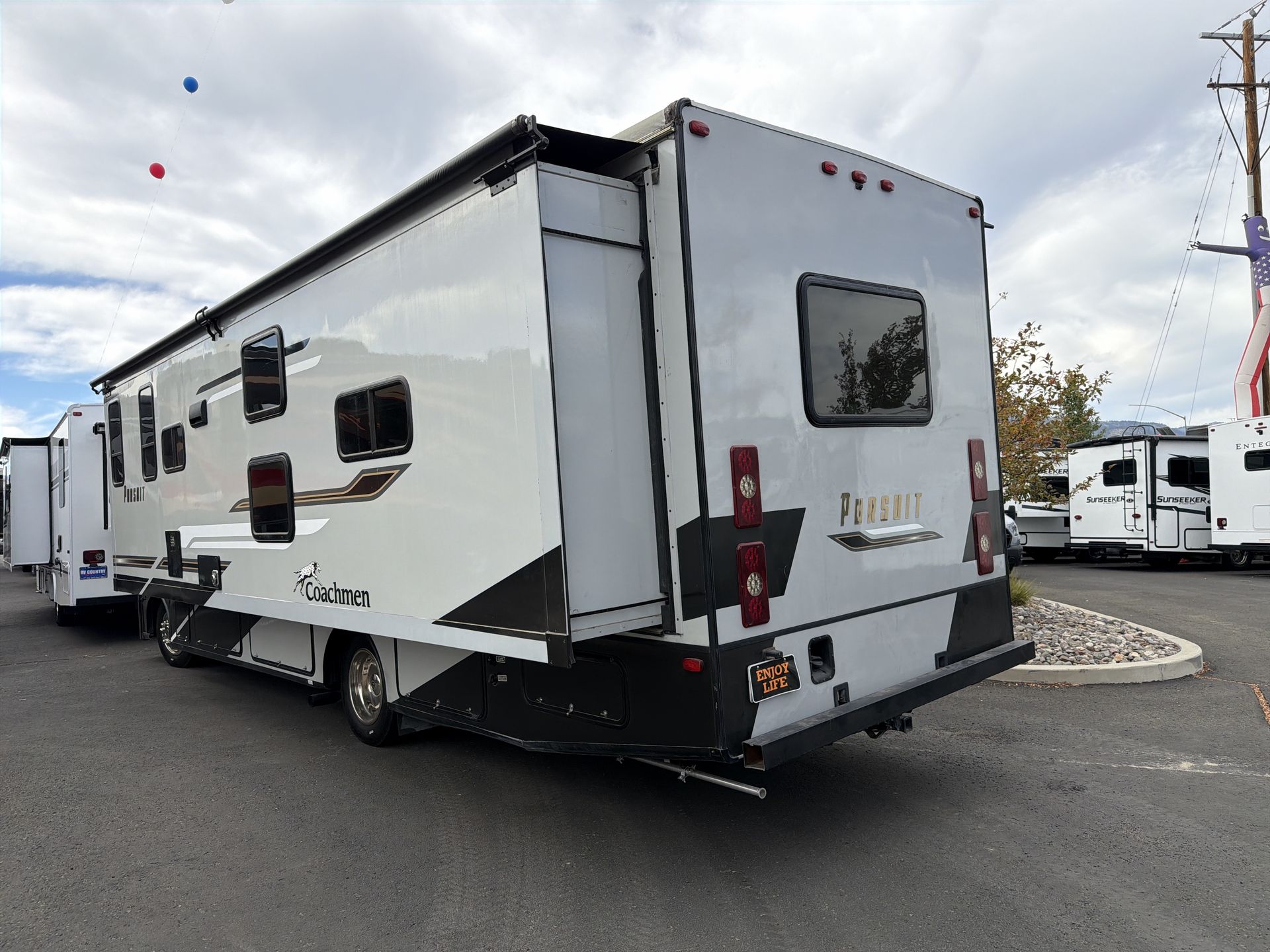 2023 Coachmen Pursuit 31BH - Image 10