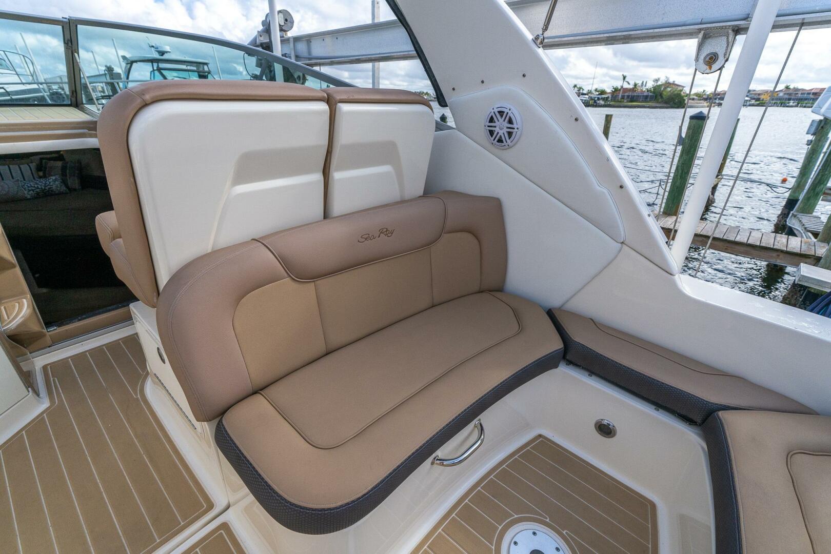 2016 Sea Ray 330 Sundancer - Image 63