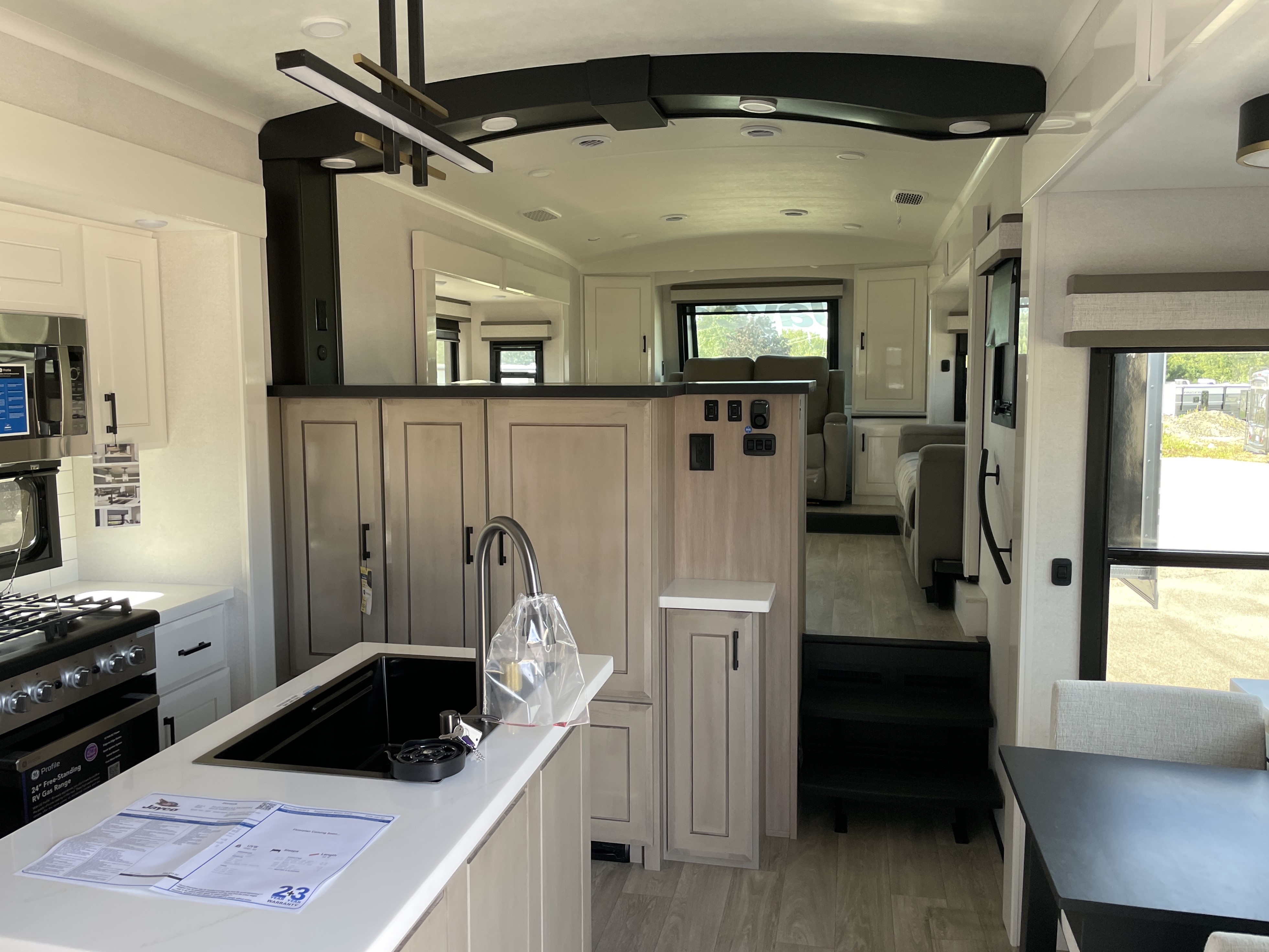 2027 Jayco Pinnacle 39FLOK - Image 12
