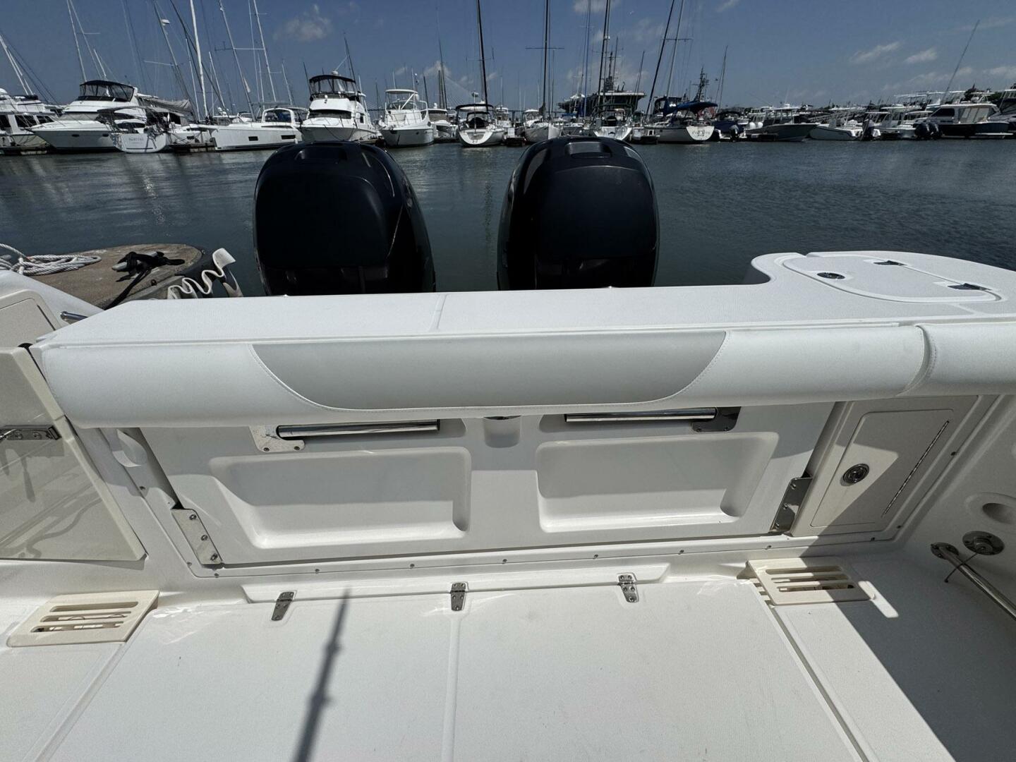 2011 Boston Whaler 305 Conquest - Image 17