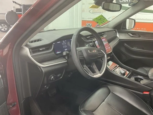 2024 Jeep Grand-Cherokee-L Laredo Altitude 4x4 - Image 12