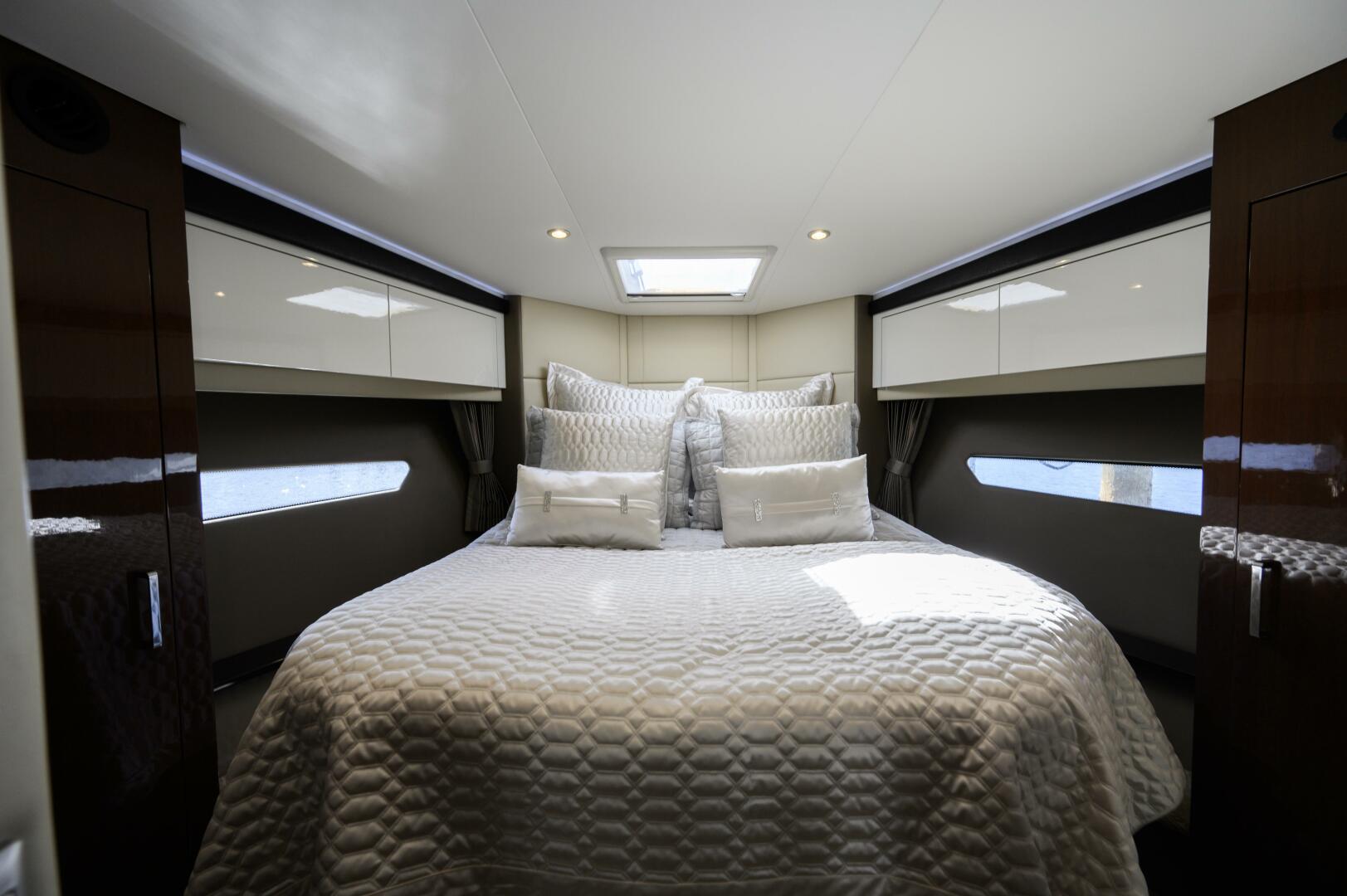 2017 Carver C40 - Image 26