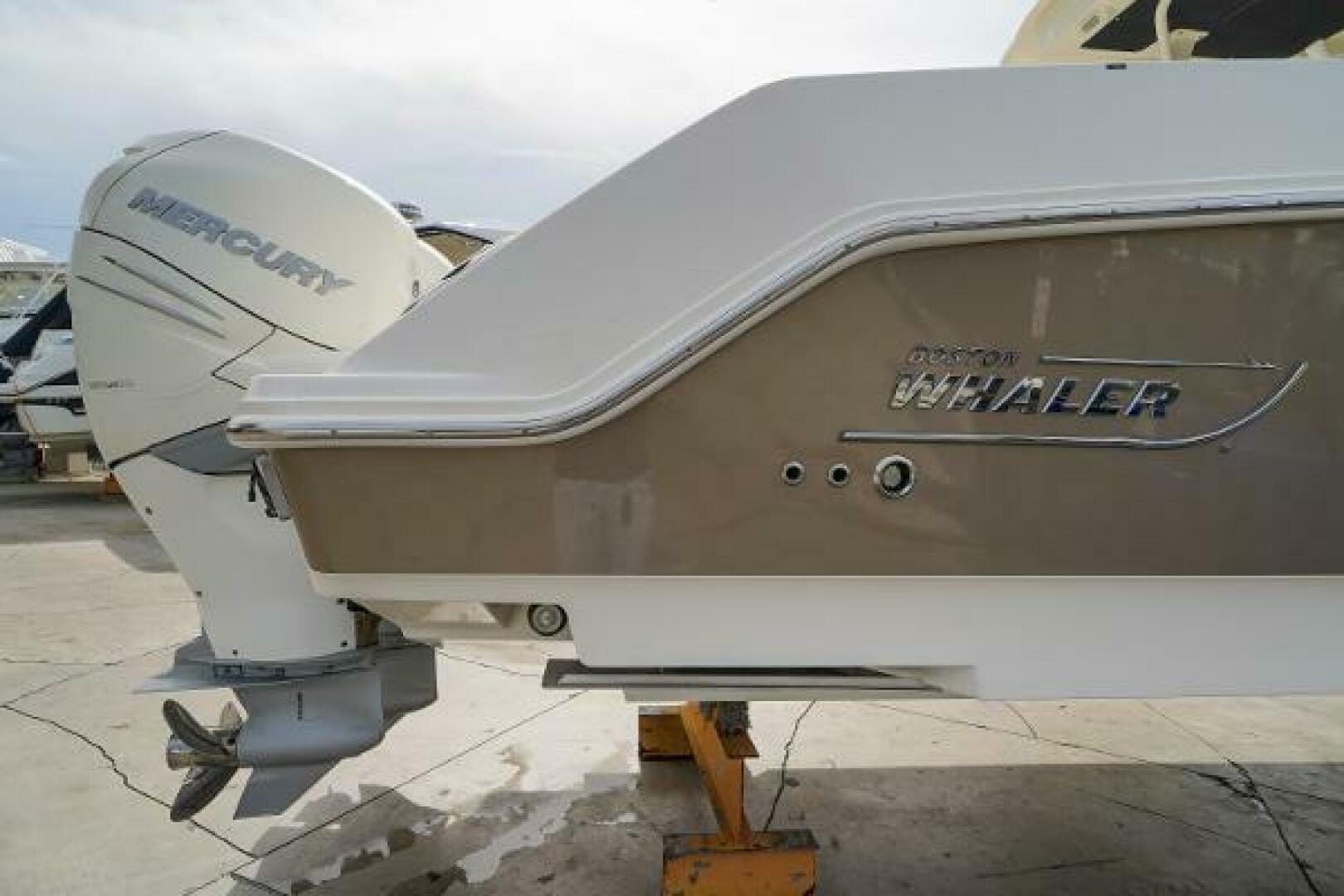 2018 Boston Whaler 380 Outrage - Image 2