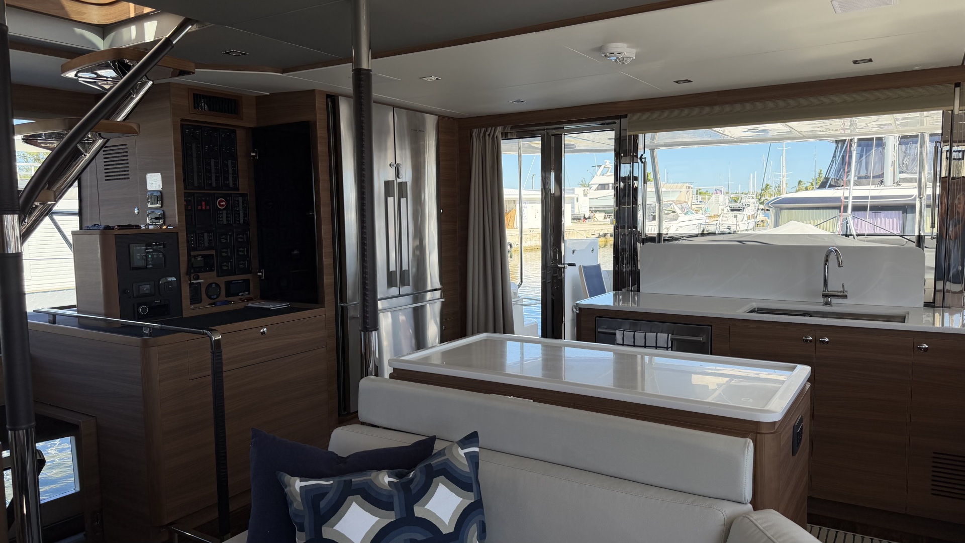 2025 Aquila 54 ENCLOSED BRIDGE - Image 29