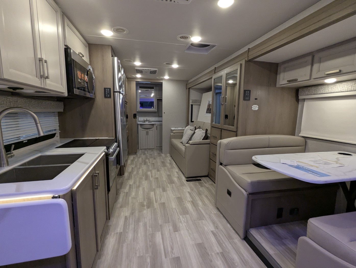 2026 Thor Motor Coach Omni Trail S29 - Image 12